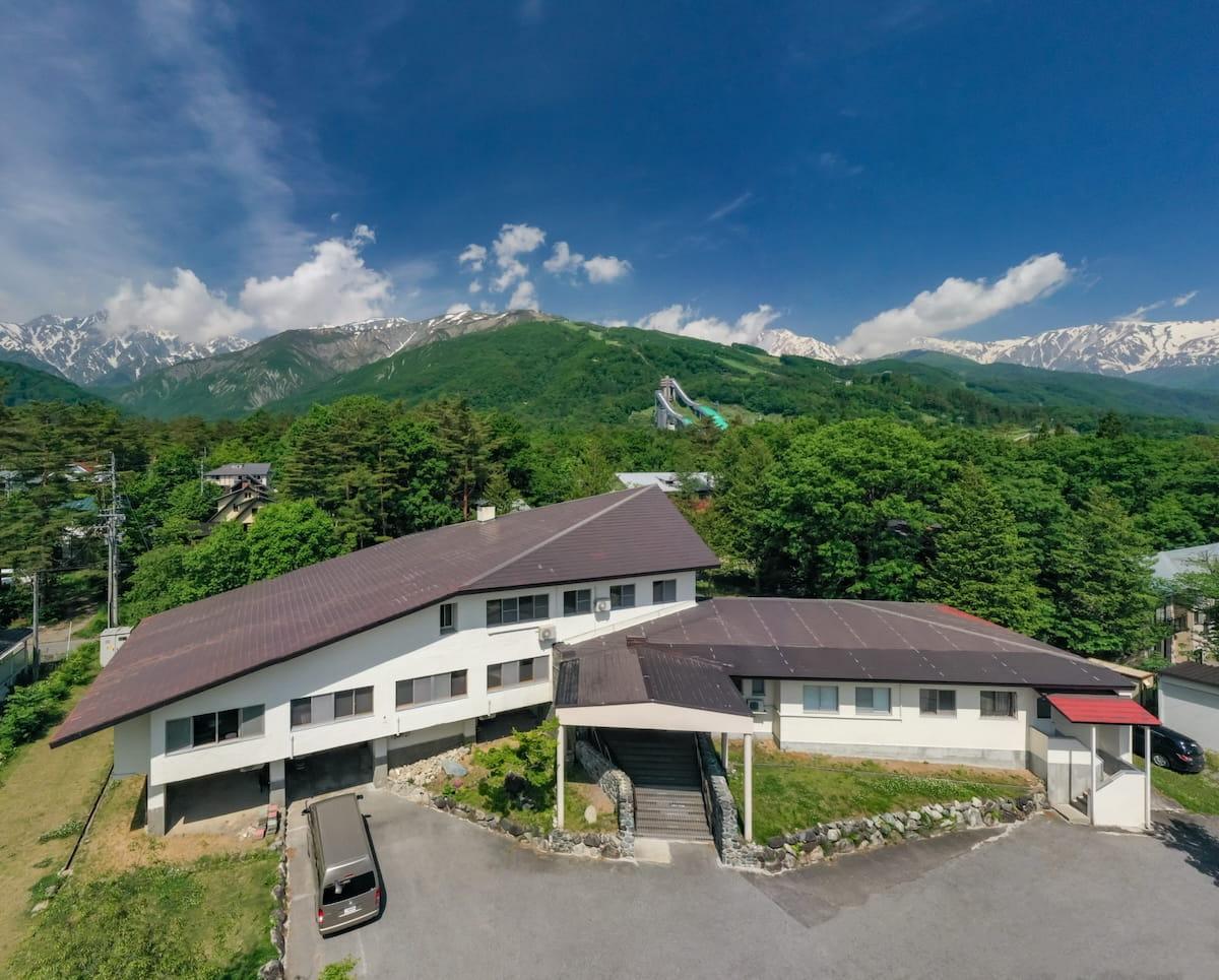 Nomad Hakuba, exterior